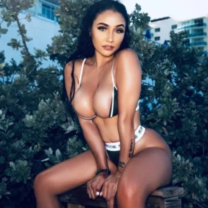 Asiatische Nutte in Berlin ist erreichbar