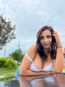 Sehr verführerischer Blick einer Escortdame aus Mecklenburg Vorpommern